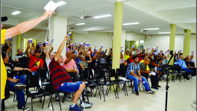 Trabalhadores/as aprovam, em assembleia, contas e mudança estatutária do Sindicato