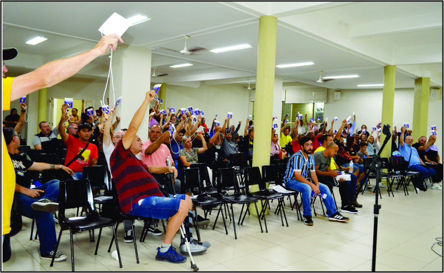 Trabalhadores/as aprovam, em assembleia, contas e mudança estatutária do Sindicato