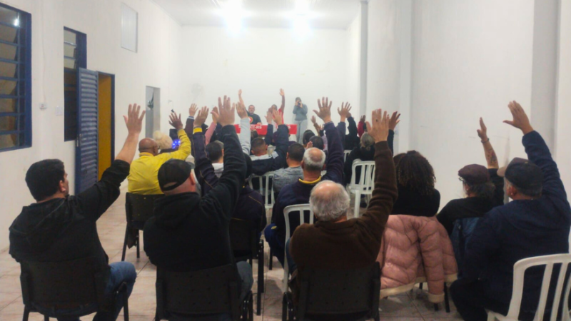 TRABALHADORES REFERENDAM PAUTA DE REIVINDICAÇÕES E DEVEM INTENSIFICAR MOBILIZAÇÕES NO RS