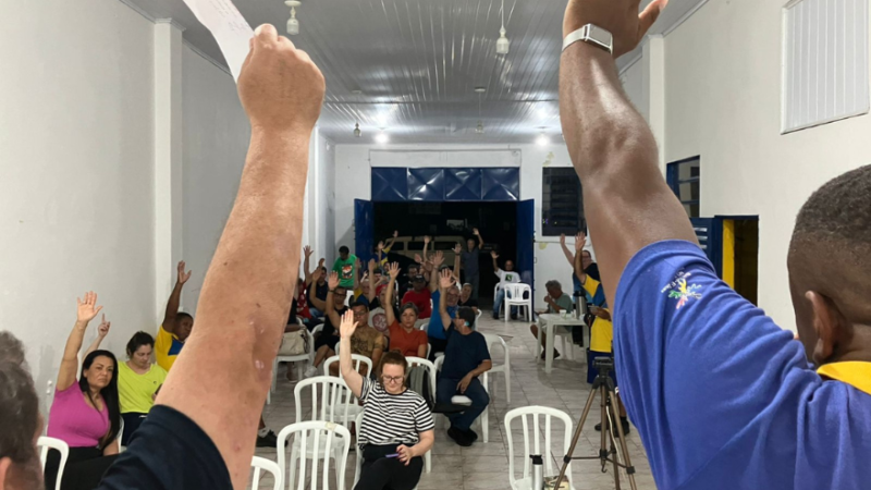 ASSEMBLEIA APROVA GREVE ESTADUAL DIA 9 DE DEZEMBRO