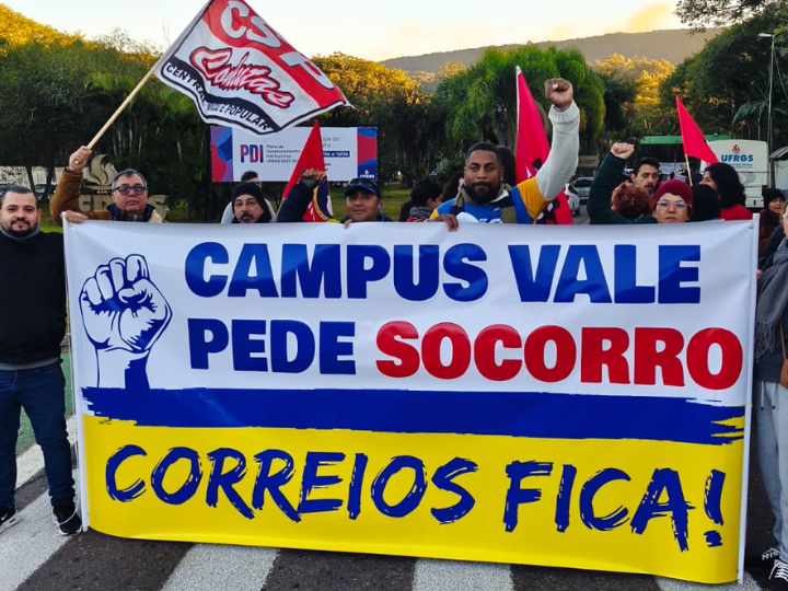 TRABALHADORES E ESTUDANTES SE UNEM CONTRA FECHAMENTO DA AGÊNCIA DO CORREIOS NO CAMPUS DO VALE DA UFRGS