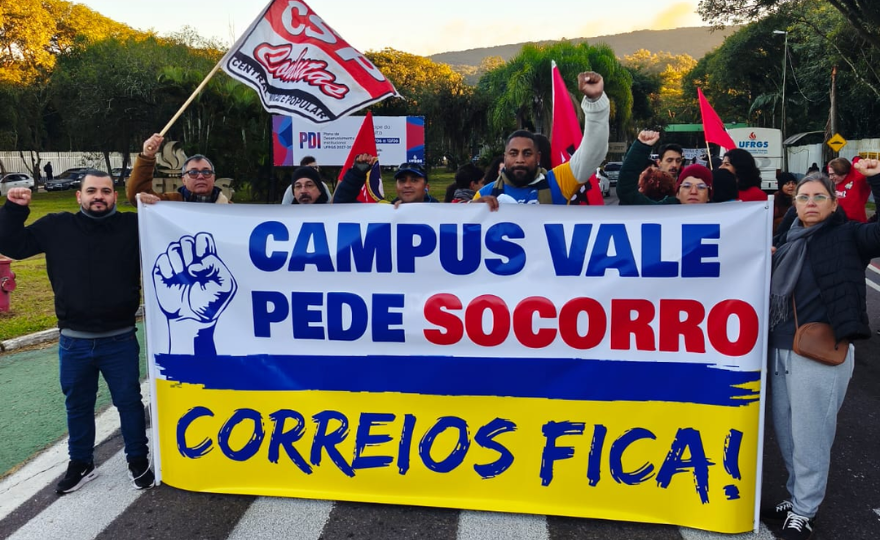 TRABALHADORES E ESTUDANTES SE UNEM CONTRA FECHAMENTO DA AGÊNCIA DO CORREIOS NO CAMPUS DO VALE DA UFRGS