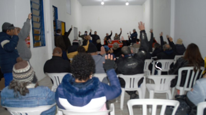ASSEMBLEIA DE TRABALHADORES APROVAM PAUTA DE REIVINDICAÇÕES E ESTADO DE GREVE