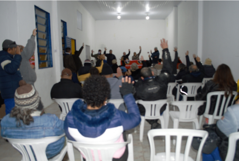ASSEMBLEIA DE TRABALHADORES APROVAM PAUTA DE REIVINDICAÇÕES E ESTADO DE GREVE